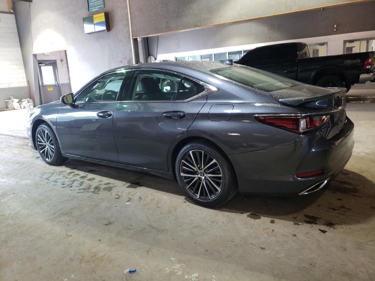 Photo 1 VIN: 58ADZ1B12PU151528 - LEXUS ES 