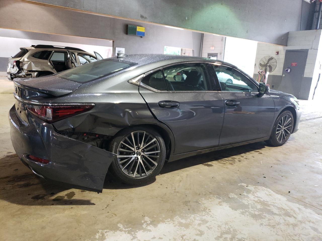 Photo 2 VIN: 58ADZ1B12PU151528 - LEXUS ES 