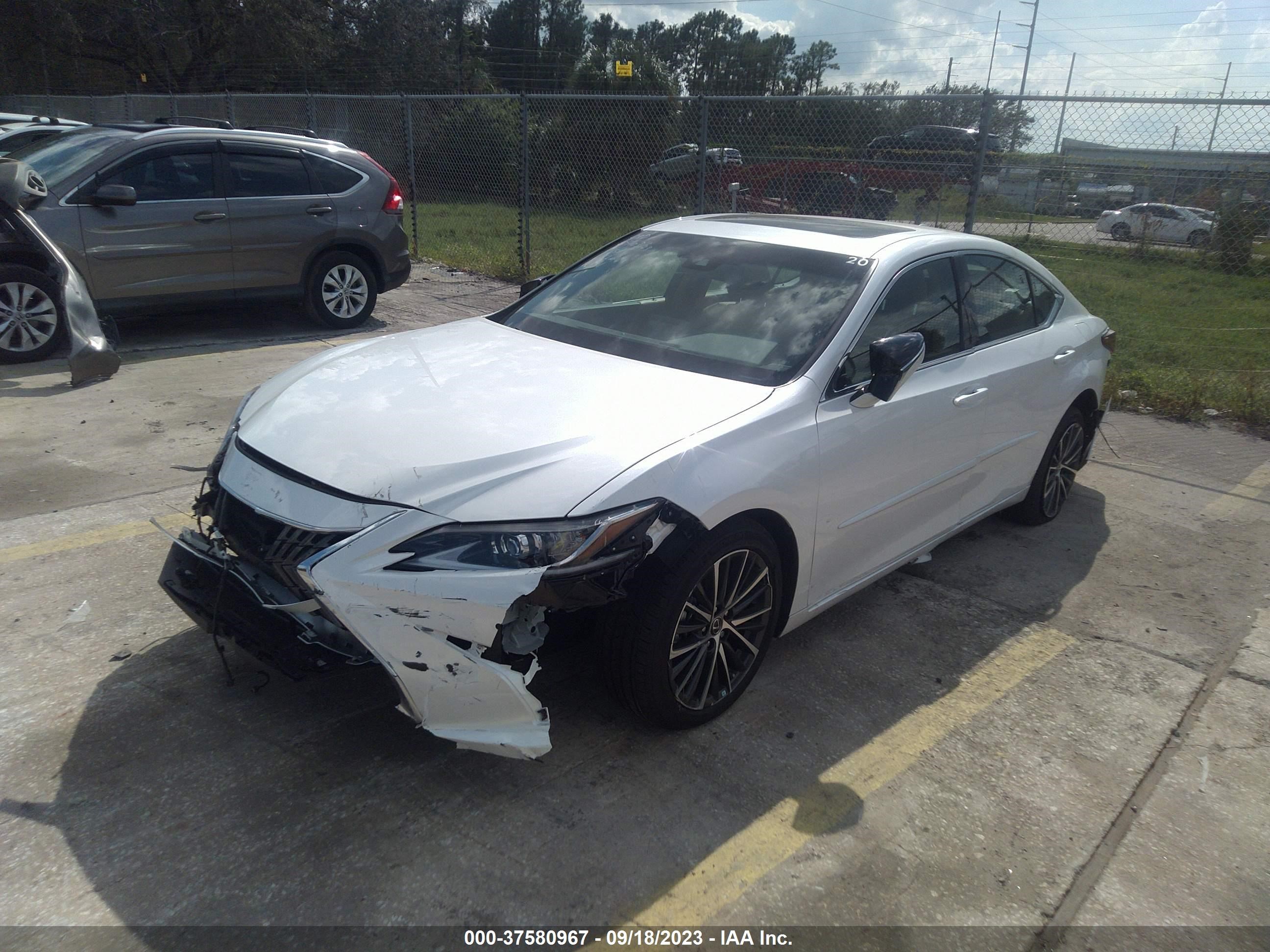 Photo 1 VIN: 58ADZ1B12RU161088 - LEXUS ES 