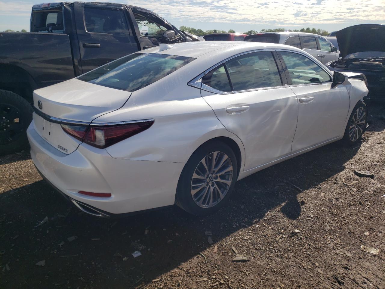 Photo 2 VIN: 58ADZ1B16LU071630 - LEXUS ES 