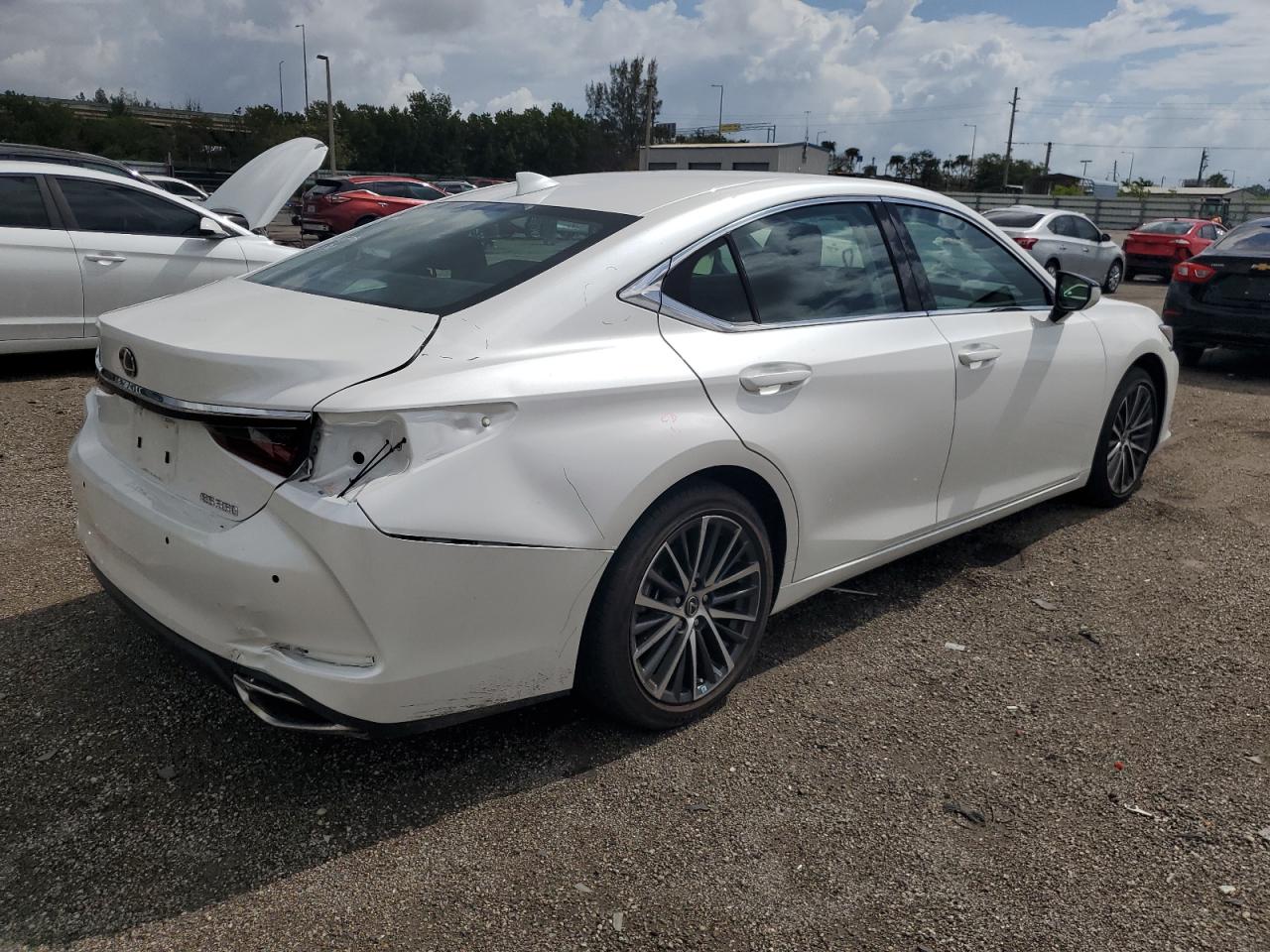 Photo 2 VIN: 58ADZ1B16NU136818 - LEXUS ES 