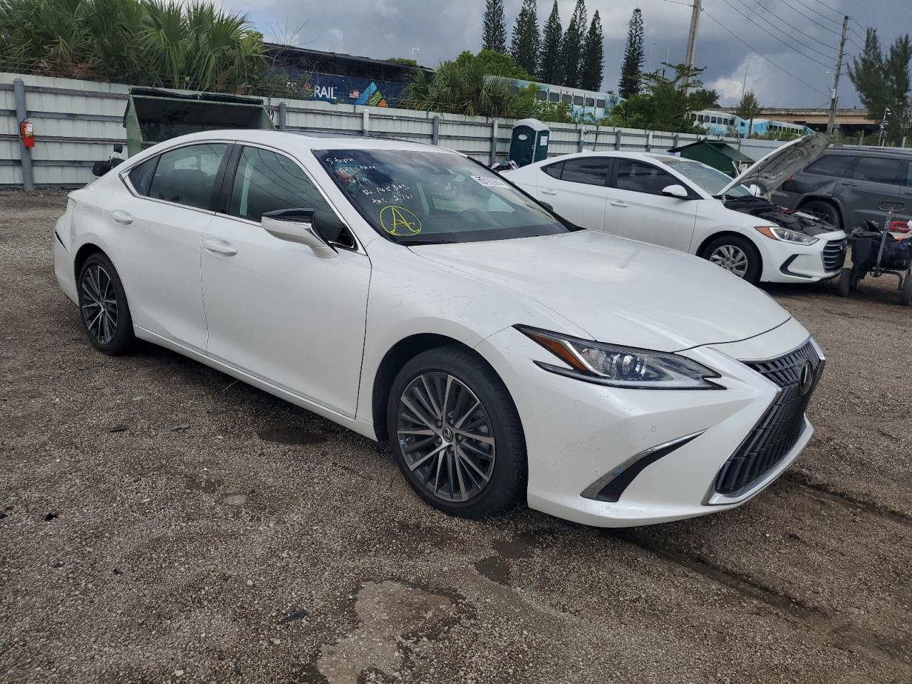 Photo 3 VIN: 58ADZ1B16NU136818 - LEXUS ES 