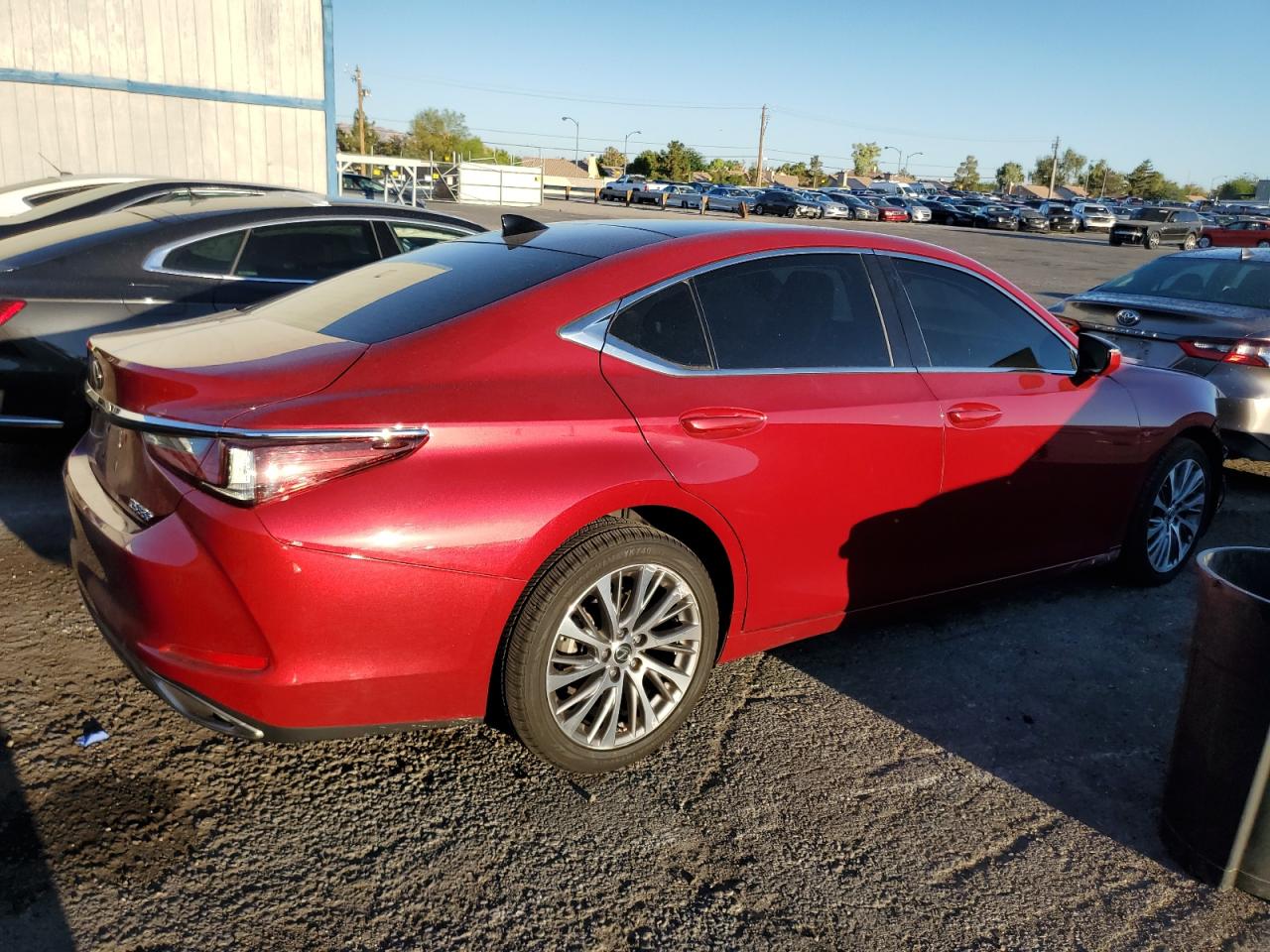 Photo 2 VIN: 58ADZ1B17LU053217 - LEXUS ES 