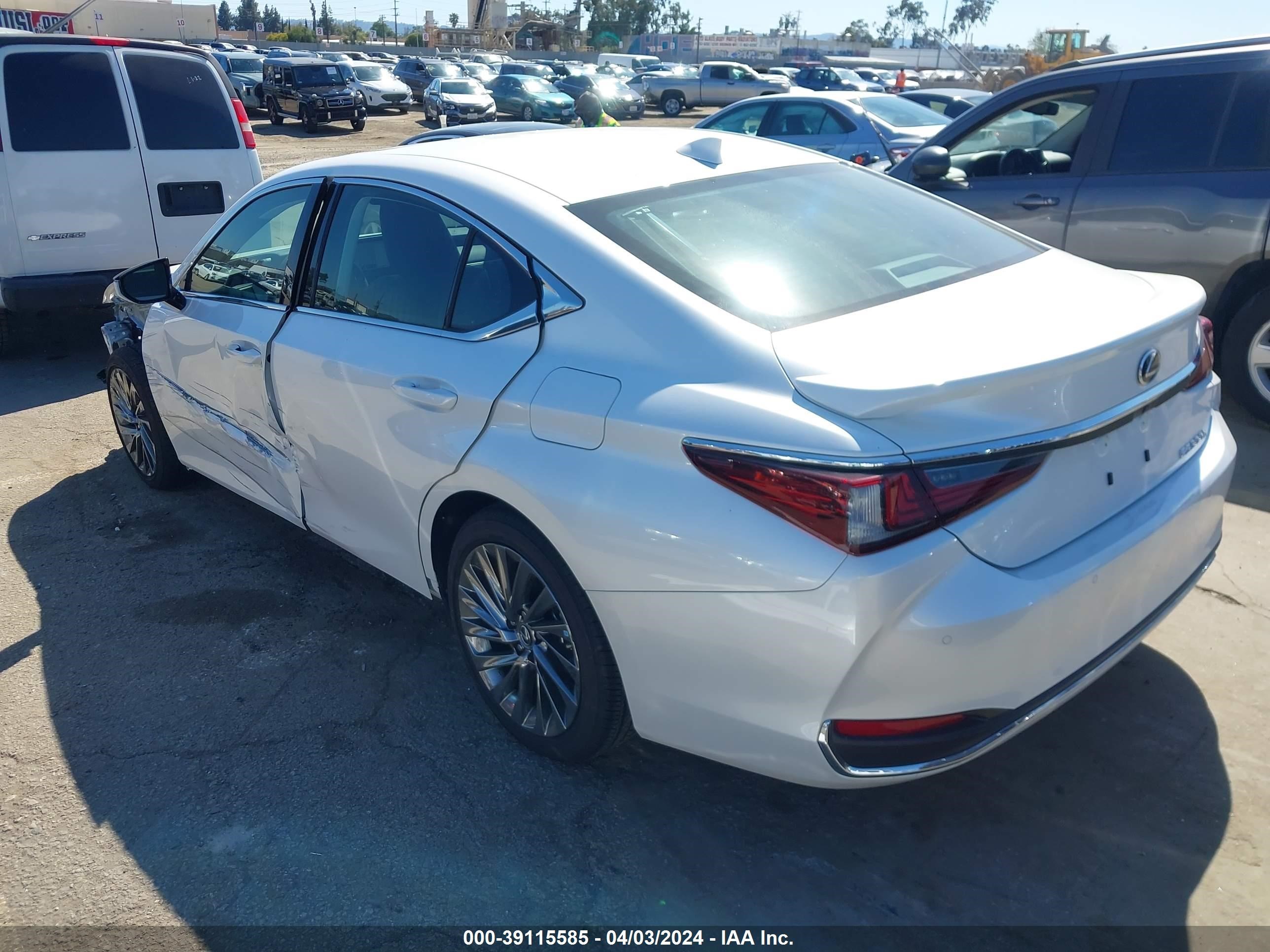 Photo 2 VIN: 58AEA1C14RU039763 - LEXUS ES 