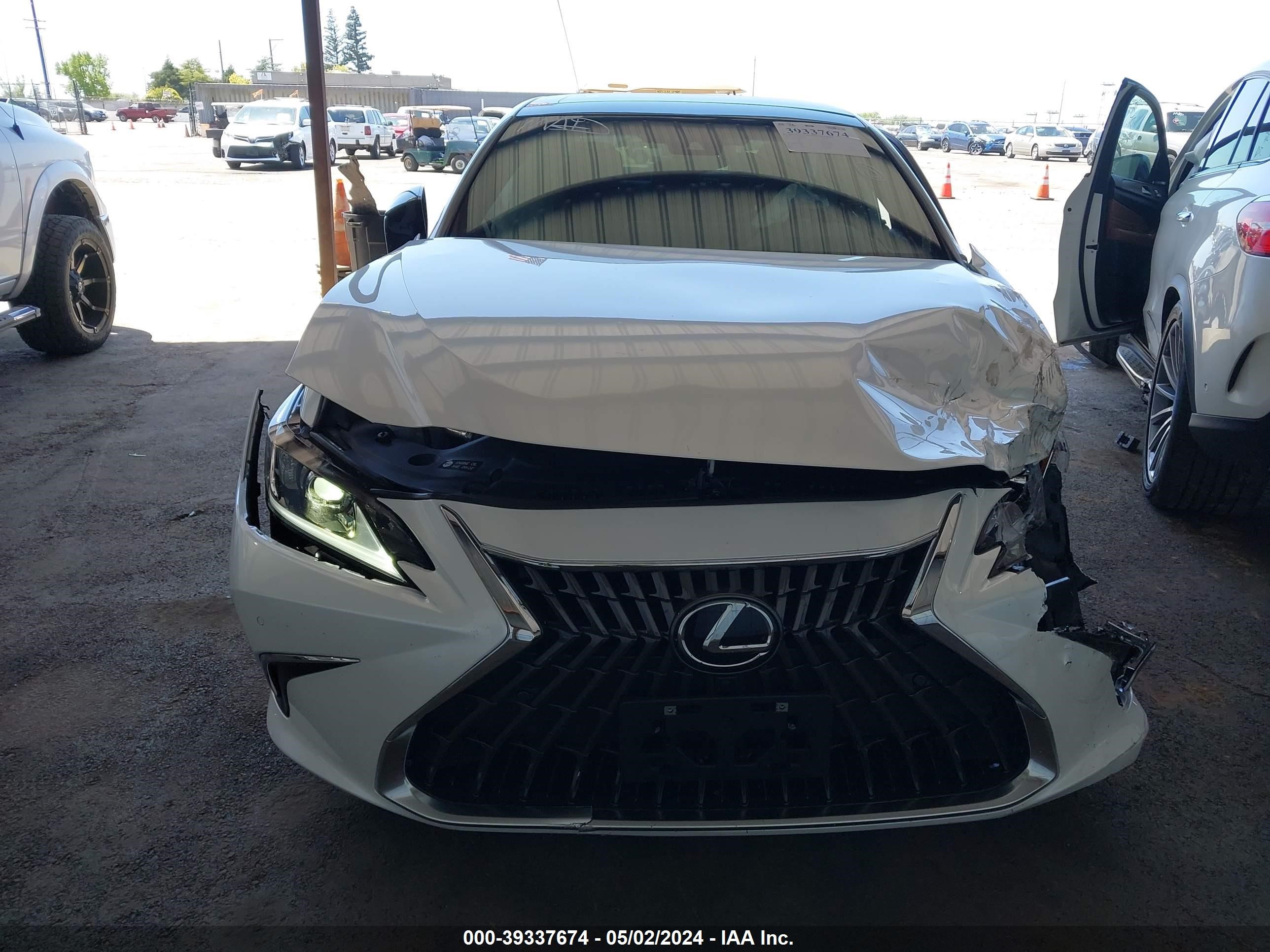 Photo 11 VIN: 58AEZ1B13RU174775 - LEXUS ES 