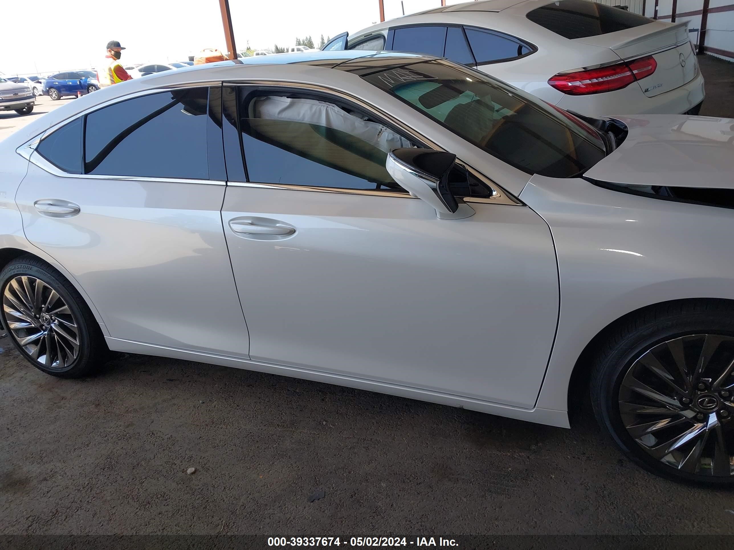 Photo 12 VIN: 58AEZ1B13RU174775 - LEXUS ES 