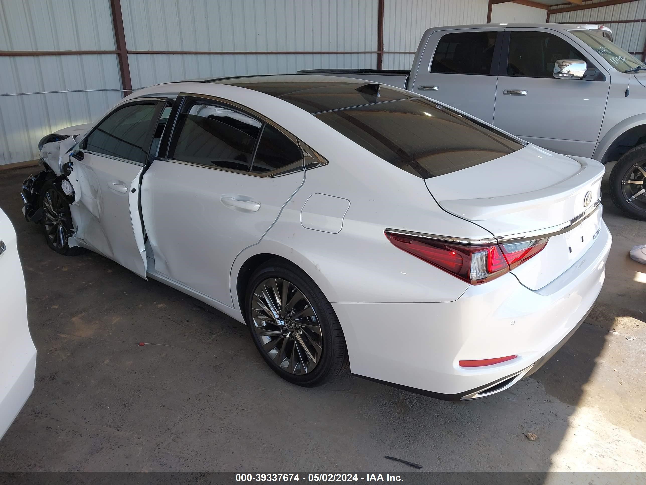 Photo 2 VIN: 58AEZ1B13RU174775 - LEXUS ES 