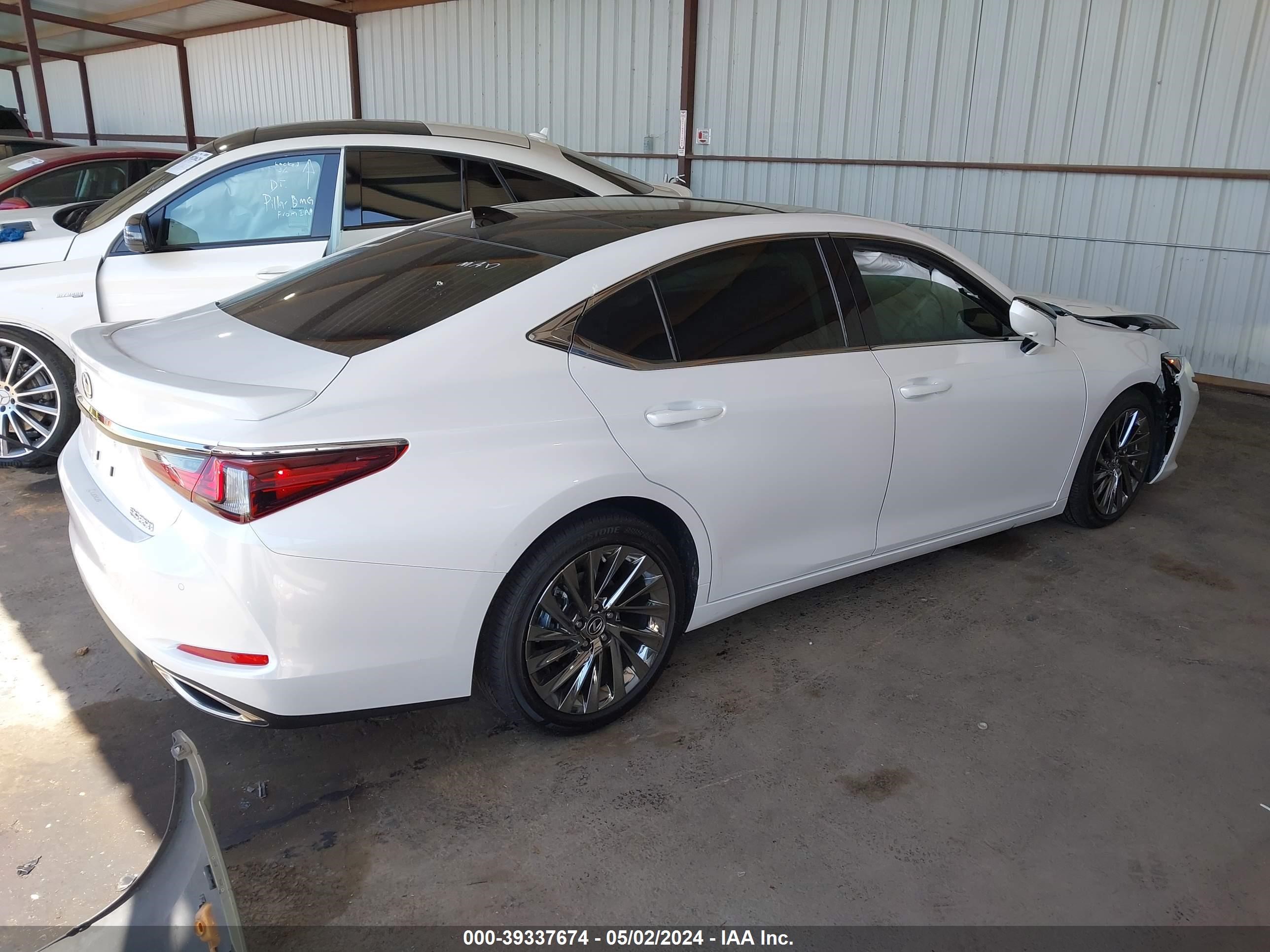 Photo 3 VIN: 58AEZ1B13RU174775 - LEXUS ES 