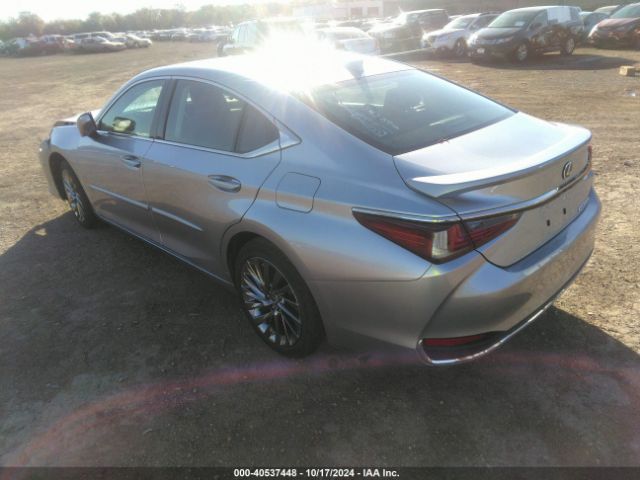 Photo 2 VIN: 58AFA1C18RU043870 - LEXUS ES 