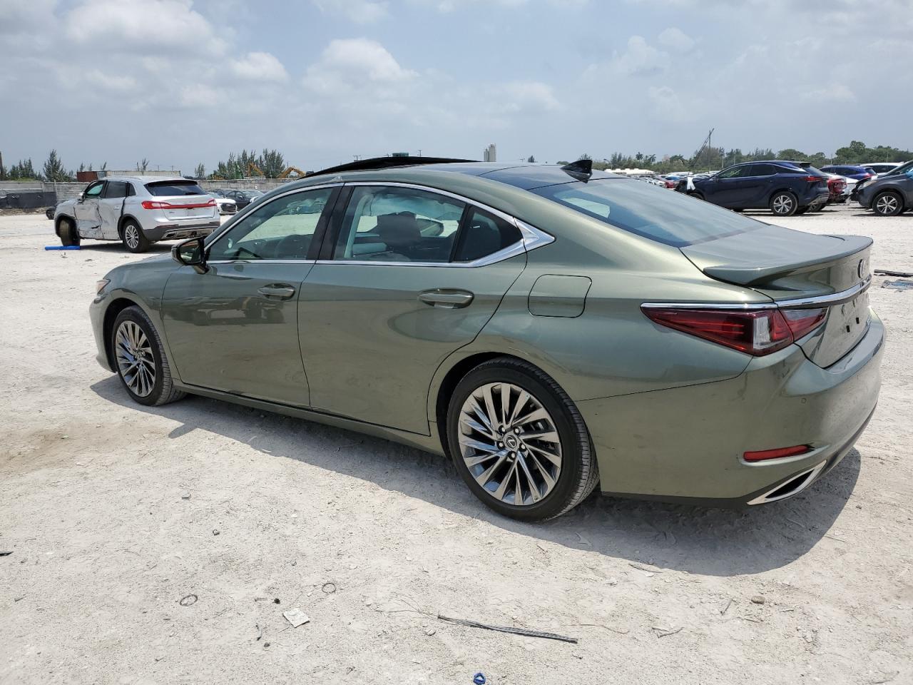 Photo 1 VIN: 58AFZ1B10RU160689 - LEXUS ES 