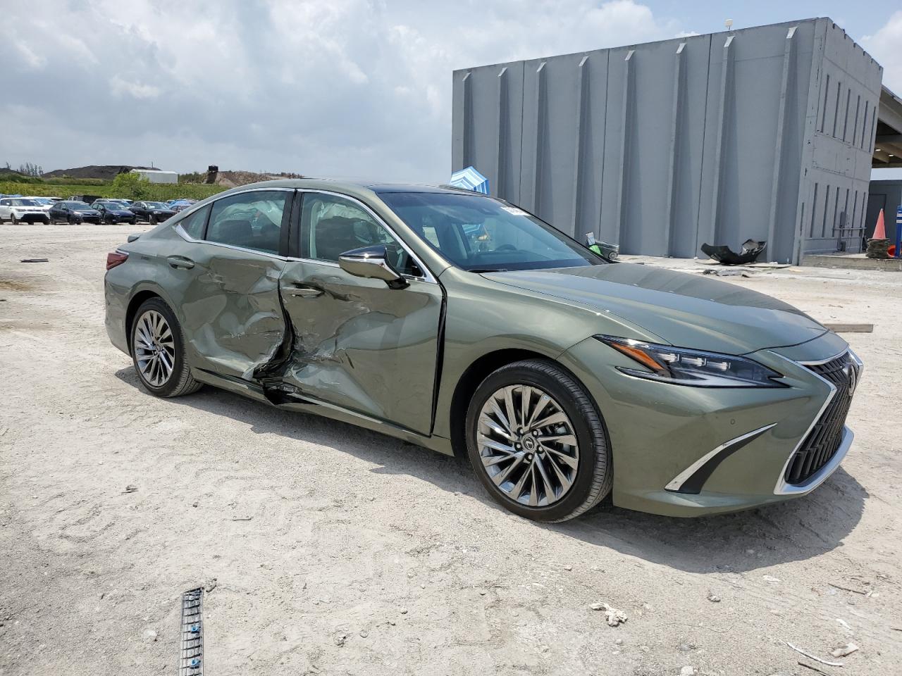 Photo 3 VIN: 58AFZ1B10RU160689 - LEXUS ES 