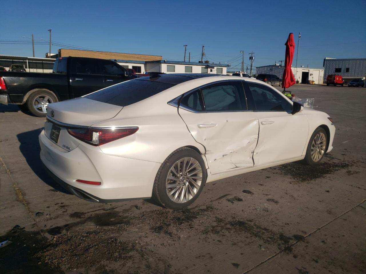 Photo 2 VIN: 58AFZ1B1XLU066360 - LEXUS ES 