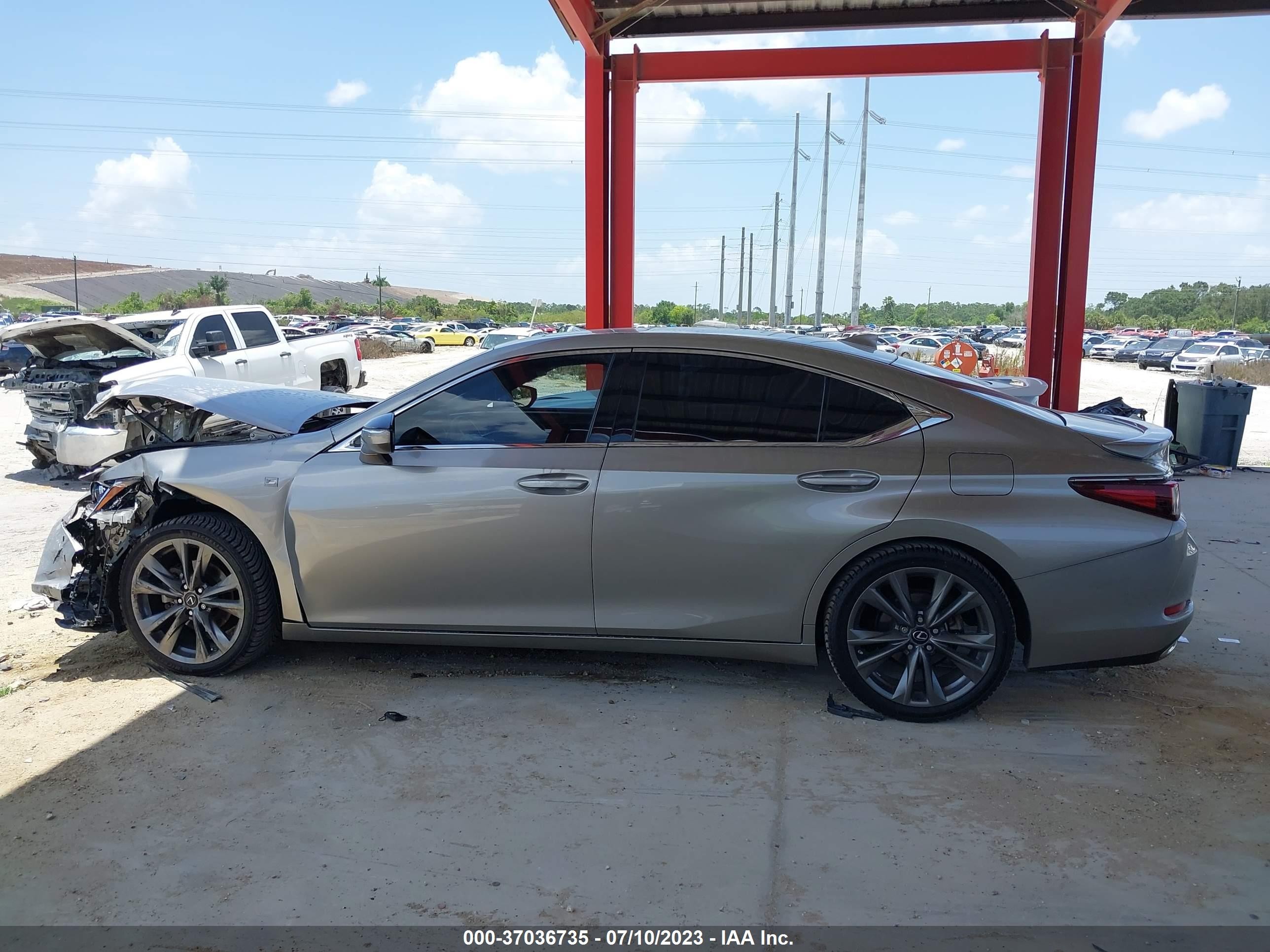 Photo 13 VIN: 58AGZ1B11LU055011 - LEXUS ES 