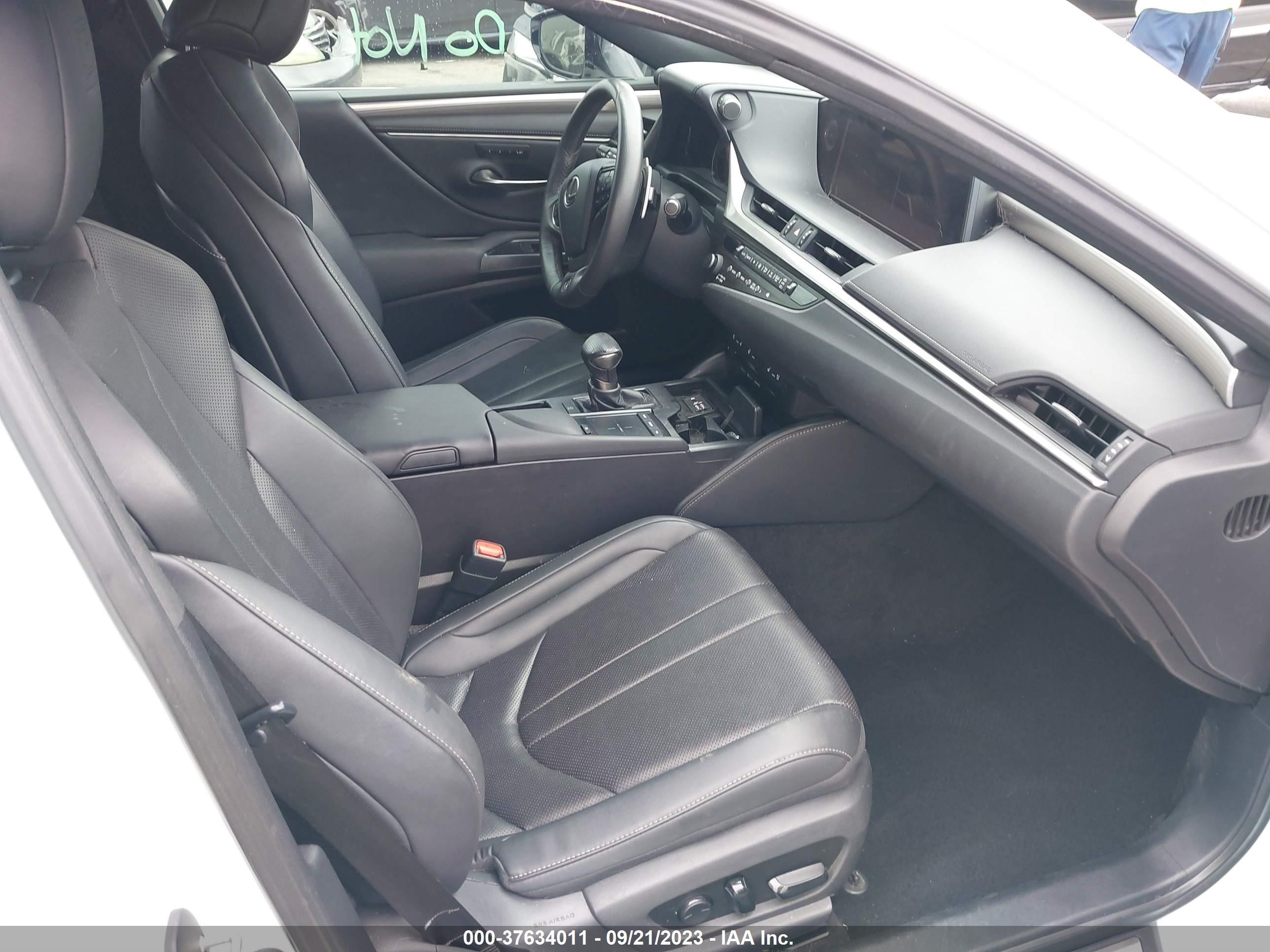 Photo 4 VIN: 58AGZ1B17LU057071 - LEXUS ES 