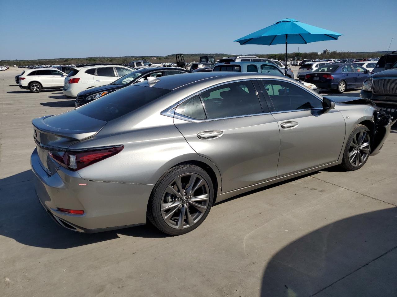 Photo 2 VIN: 58AGZ1B17LU058673 - LEXUS ES 