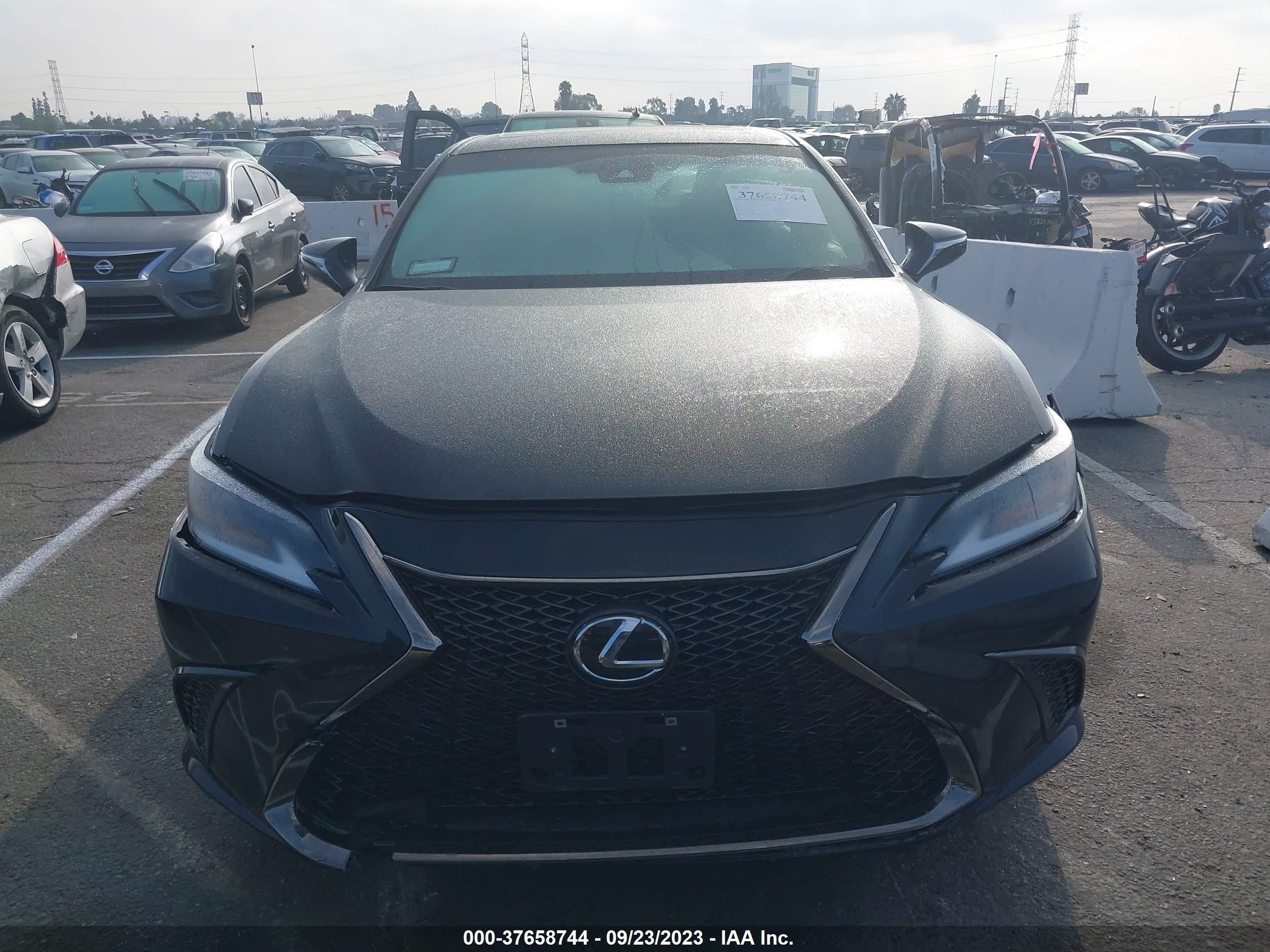 Photo 11 VIN: 58AGZ1B1XMU109827 - LEXUS ES 