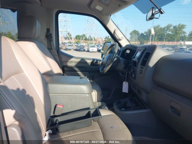 Photo 4 VIN: 5BZAF0AA1HN852611 - NISSAN NV 