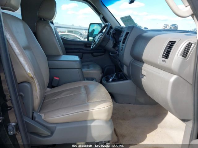 Photo 4 VIN: 5BZAF0AA3DN201815 - NISSAN NV PASSENGER NV3500 HD 