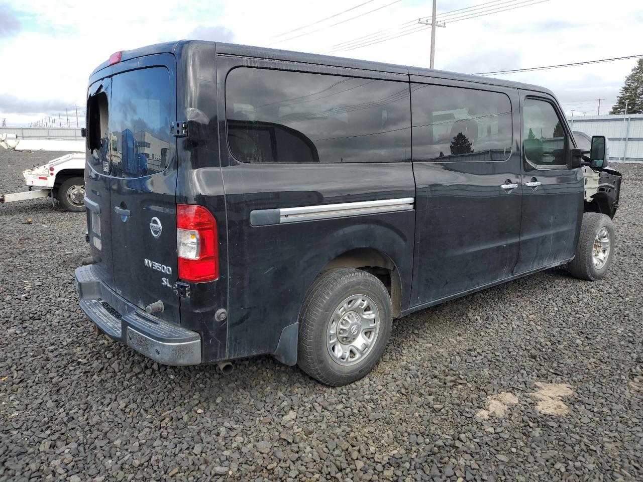 Photo 2 VIN: 5BZAF0AA3JN852440 - NISSAN NV 