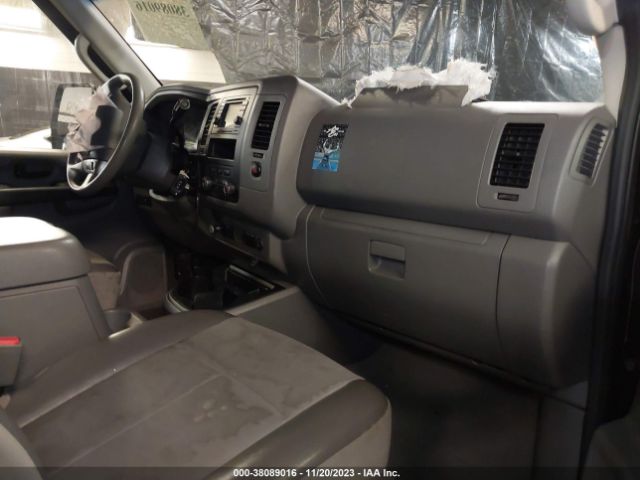 Photo 4 VIN: 5BZAF0AA4DN200057 - NISSAN NV PASSENGER NV3500 HD 