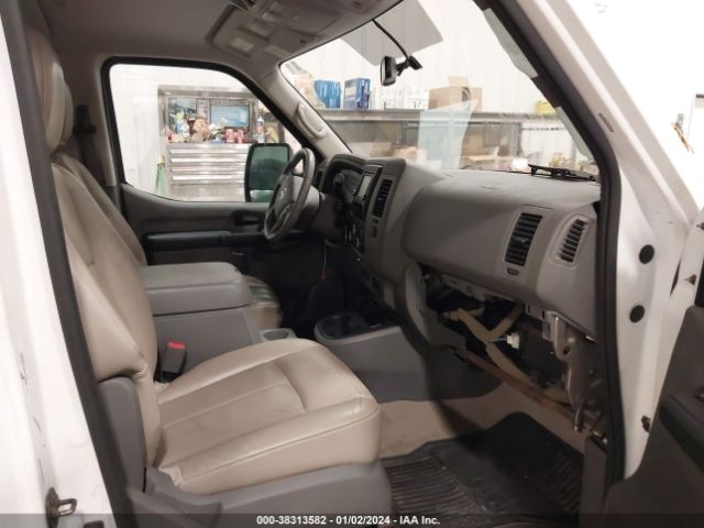 Photo 4 VIN: 5BZAF0AA4KN850701 - NISSAN NV 