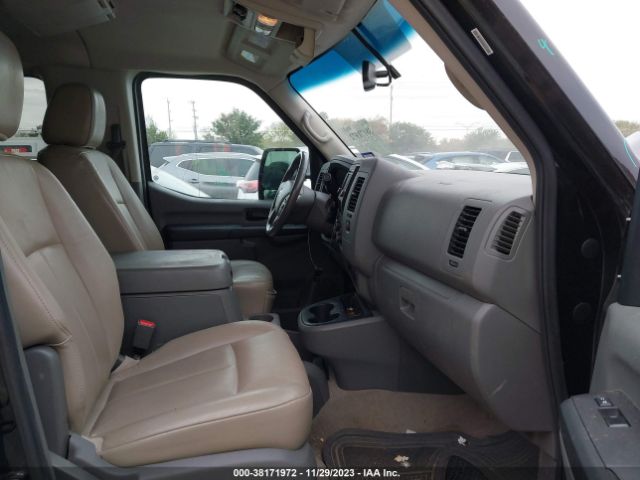 Photo 4 VIN: 5BZAF0AA8HN850774 - NISSAN NV PASSENGER NV3500 HD 