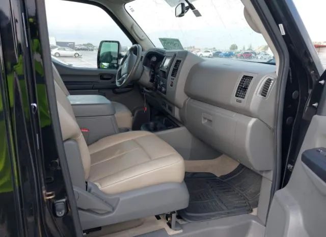 Photo 4 VIN: 5BZAF0AA8JN852692 - NISSAN NV PASSENGER NV3500 HD 