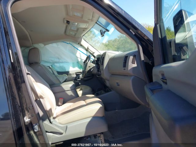 Photo 4 VIN: 5BZAF0AA8KN850958 - NISSAN NV PASSENGER NV3500 HD 