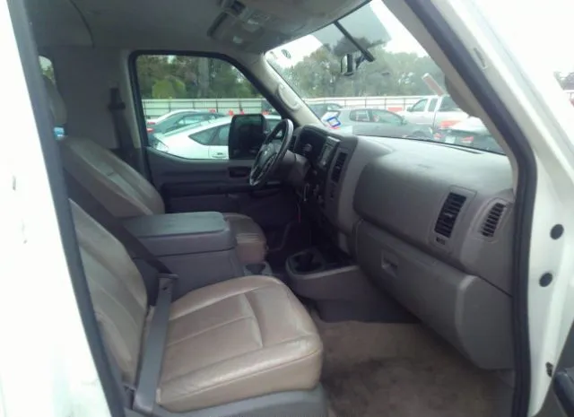 Photo 4 VIN: 5BZAF0AAXHN851179 - NISSAN NV PASSENGER 