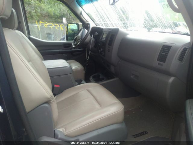 Photo 4 VIN: 5BZAF0AAXHN853028 - NISSAN NV PASSENGER 