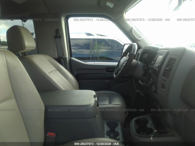 Photo 4 VIN: 5BZAF0AAXHN853241 - NISSAN NV PASSENGER 