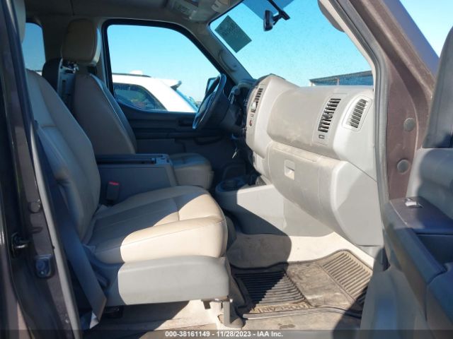 Photo 4 VIN: 5BZAF0AAXJN852239 - NISSAN NV PASSENGER NV3500 HD 