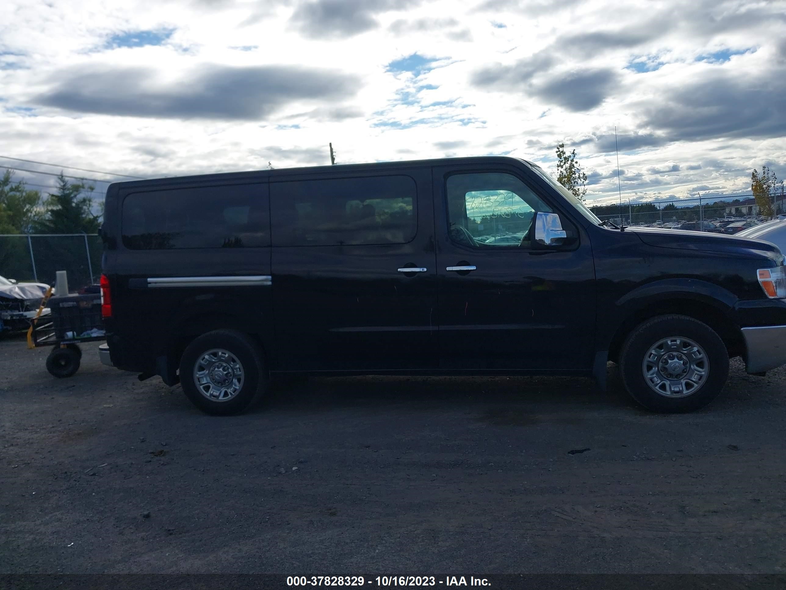 Photo 12 VIN: 5BZBF0AA0JN852416 - NISSAN NV PASSENGER 