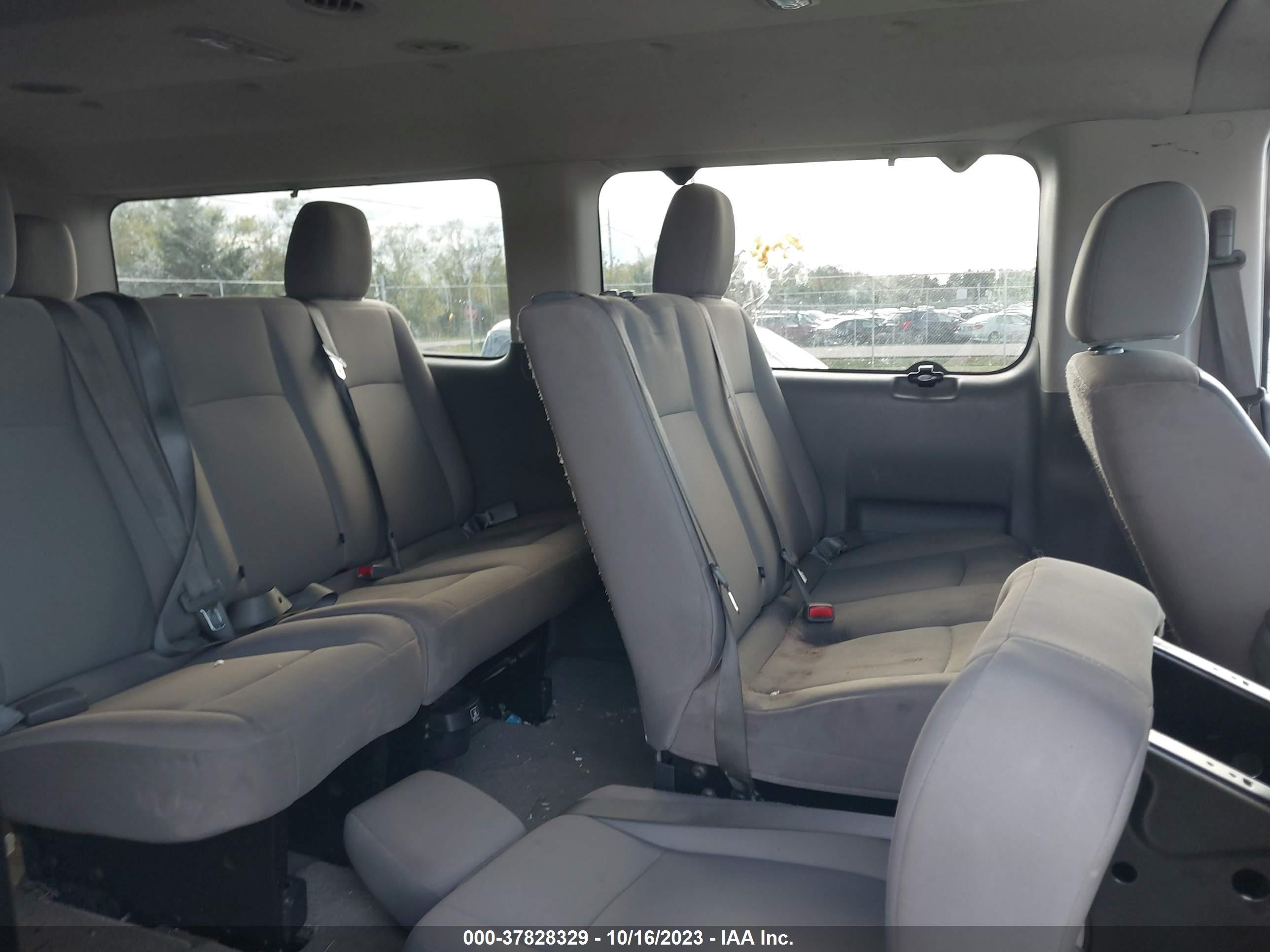 Photo 7 VIN: 5BZBF0AA0JN852416 - NISSAN NV PASSENGER 