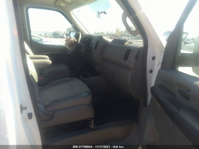 Photo 4 VIN: 5BZBF0AA1FN852951 - NISSAN NVP 