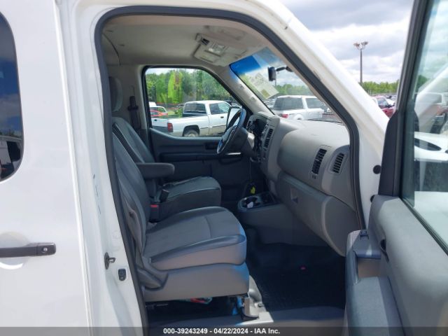 Photo 4 VIN: 5BZBF0AA2GN855018 - NISSAN NV PASSENGER NV3500 HD 