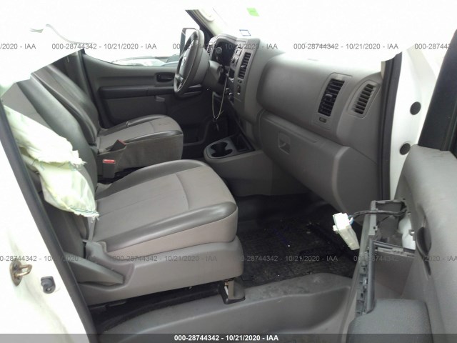 Photo 4 VIN: 5BZBF0AA2HN850824 - NISSAN NV PASSENGER 