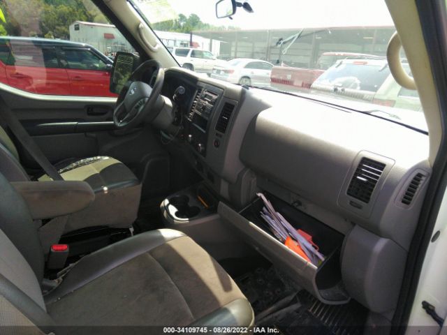 Photo 4 VIN: 5BZBF0AA2HN852511 - NISSAN NV PASSENGER 