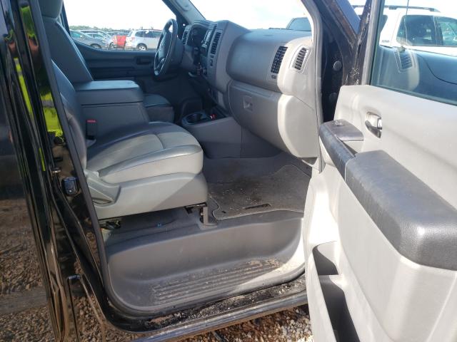 Photo 4 VIN: 5BZBF0AA5HN853426 - NISSAN NV 