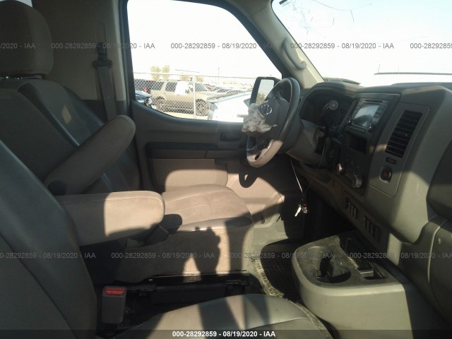 Photo 4 VIN: 5BZBF0AA5JN852217 - NISSAN NV PASSENGER 