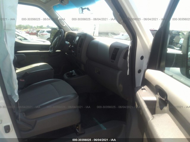 Photo 4 VIN: 5BZBF0AA6KN853006 - NISSAN NV PASSENGER 