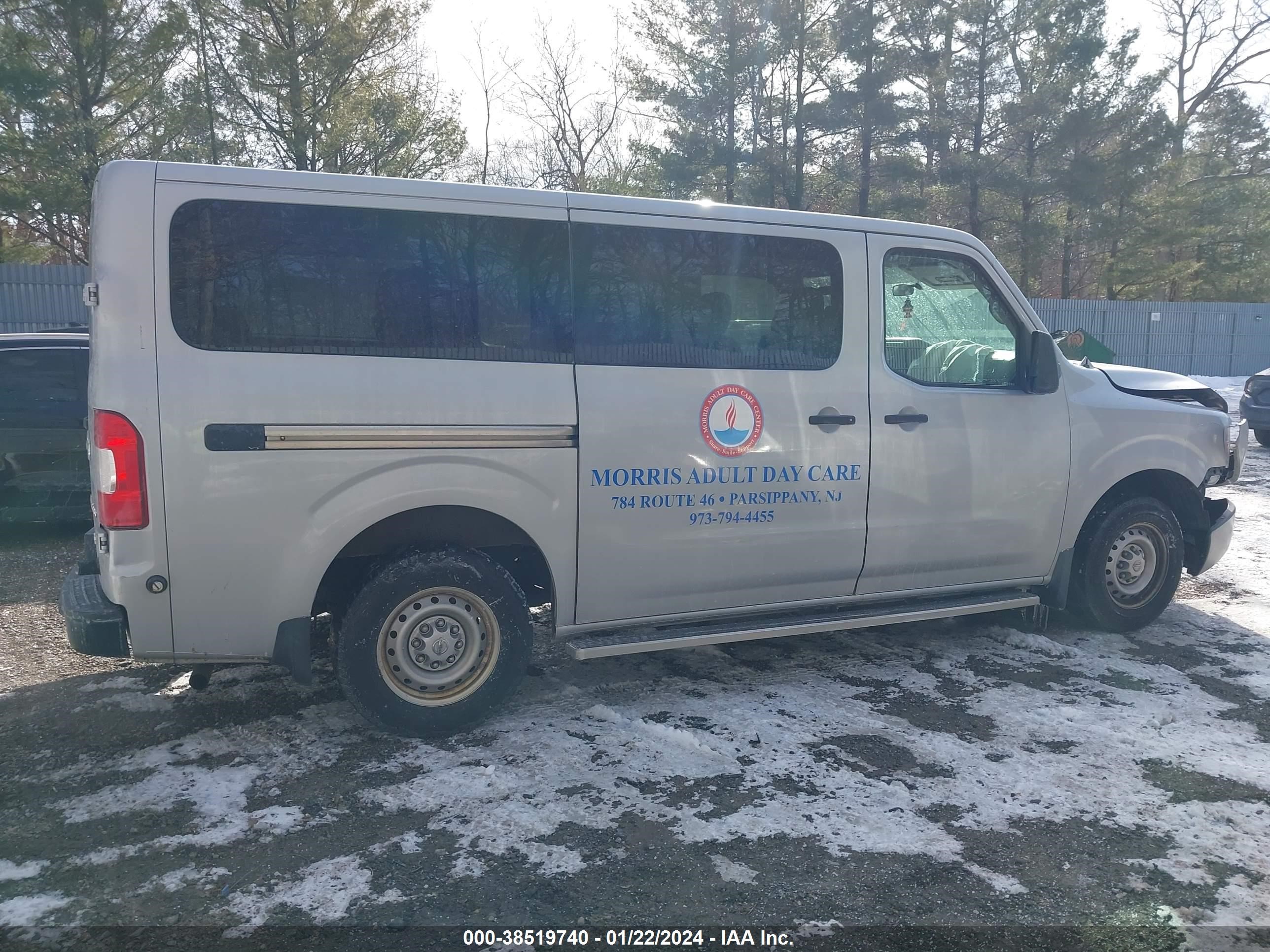 Photo 12 VIN: 5BZBF0AA7JN851554 - NISSAN NV 