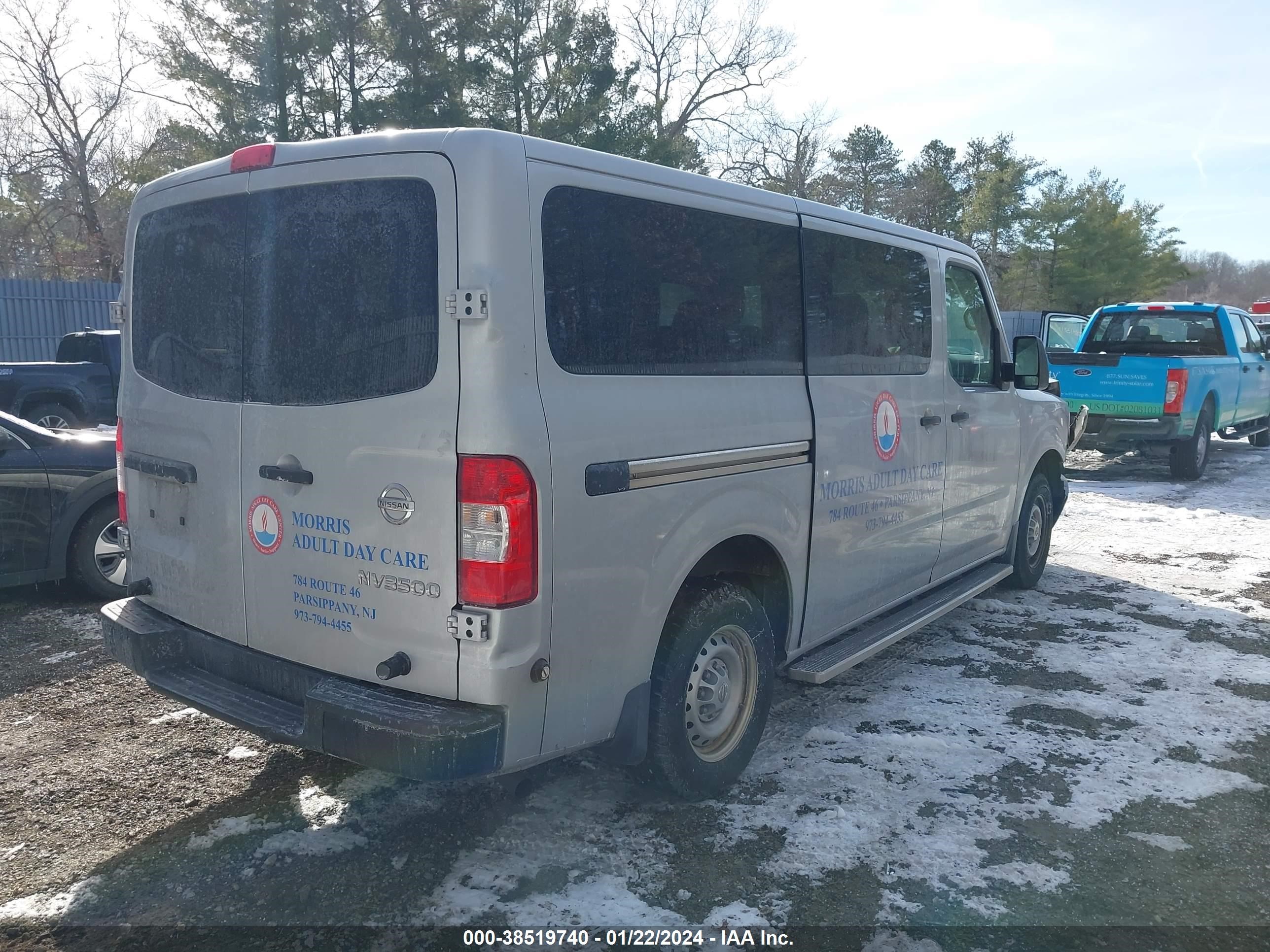 Photo 3 VIN: 5BZBF0AA7JN851554 - NISSAN NV 