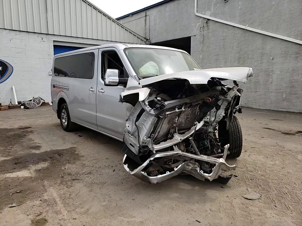 Photo 10 VIN: 5BZBF0AA7KN851572 - NISSAN NV 3500 