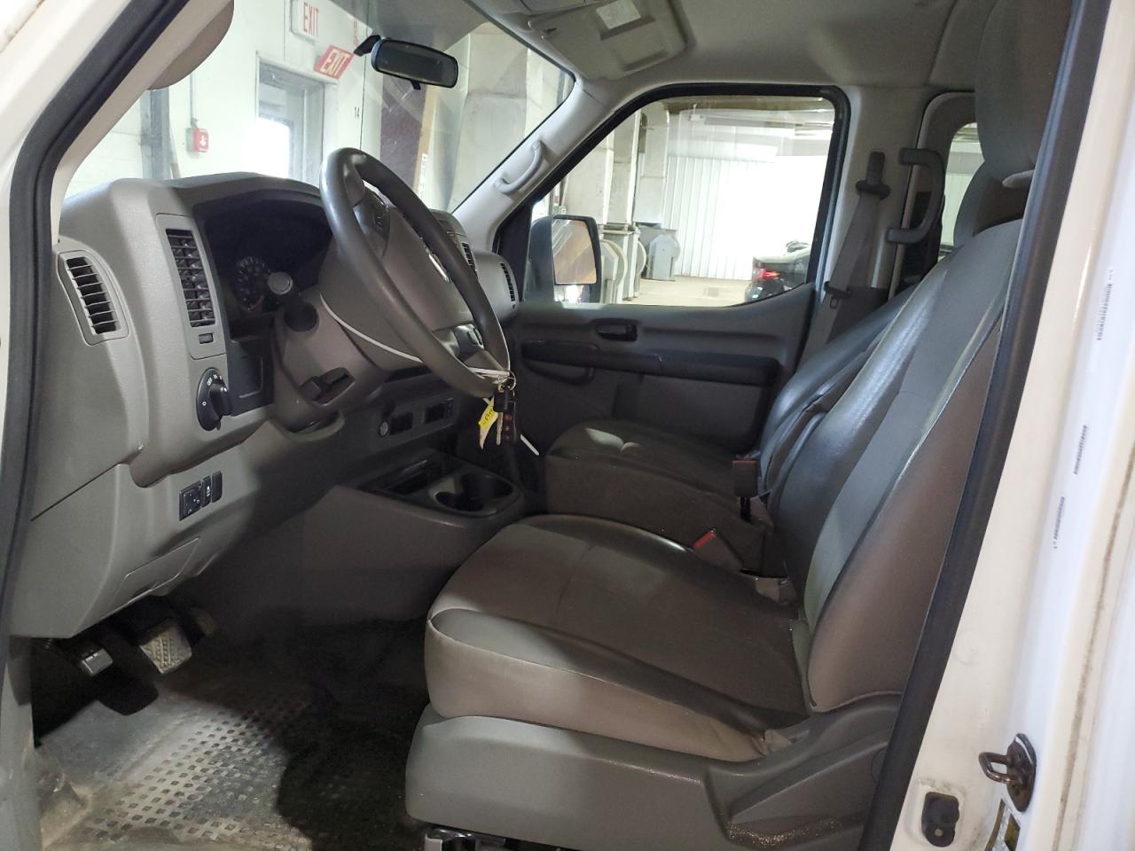 Photo 6 VIN: 5BZBF0AA9JN852799 - NISSAN NV 