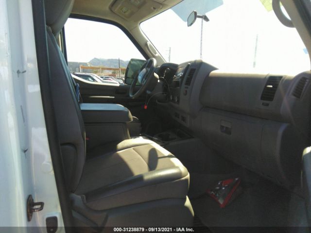 Photo 4 VIN: 5BZBF0AAXJN850804 - NISSAN NV PASSENGER 