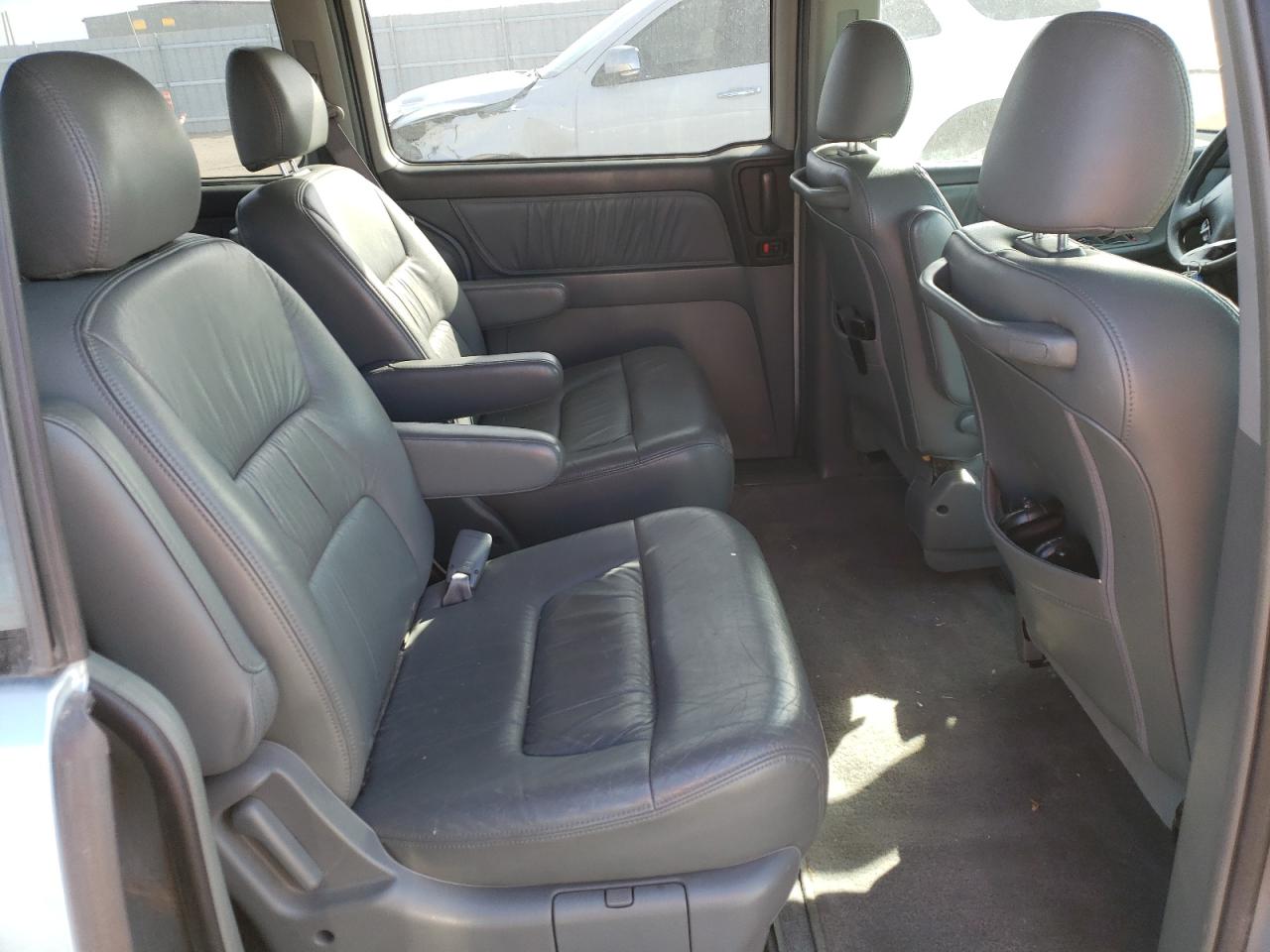 Photo 10 VIN: 5FNRL18013B130190 - HONDA ODYSSEY 