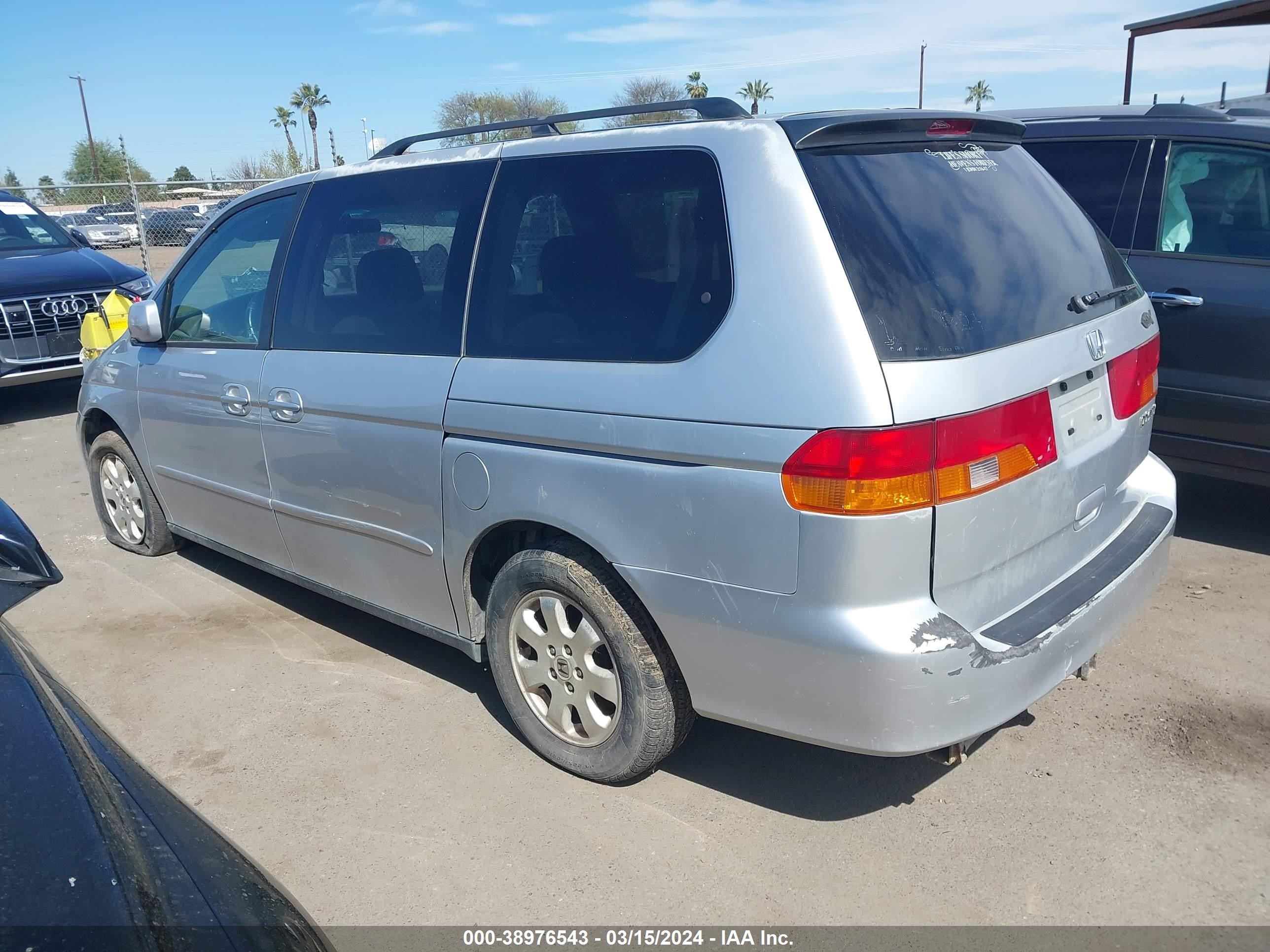 Photo 2 VIN: 5FNRL18602B049460 - HONDA ODYSSEY 