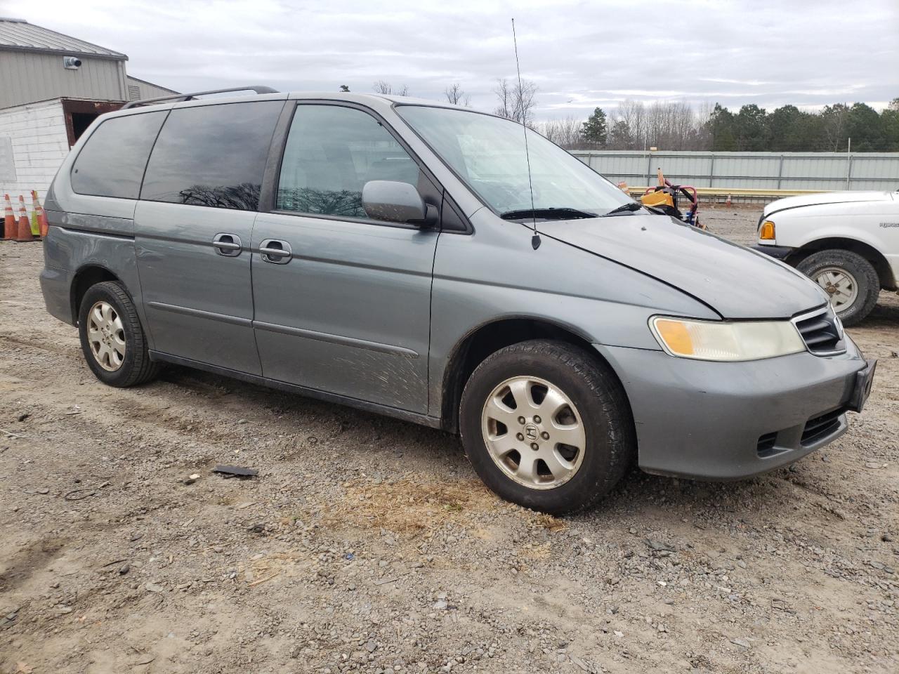 Photo 3 VIN: 5FNRL18682B017825 - HONDA ODYSSEY 