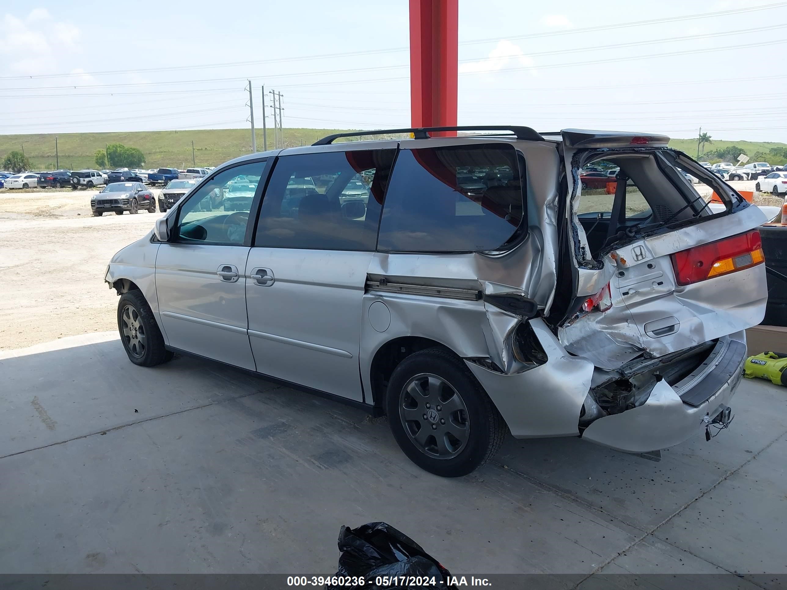 Photo 13 VIN: 5FNRL186X3B046017 - HONDA ODYSSEY 